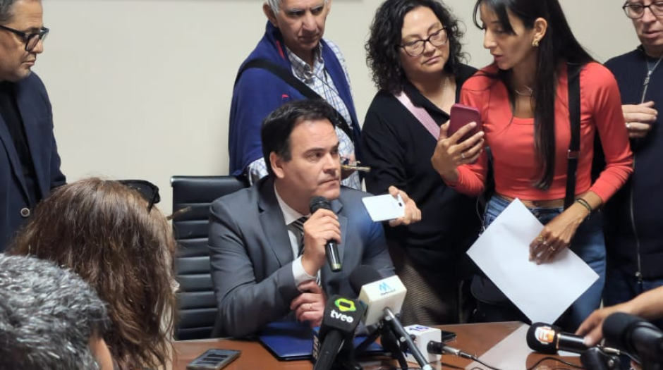 Conferencia de prensa por amenazas de bomba